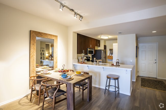 1 BR, 1 BA - 831 SF