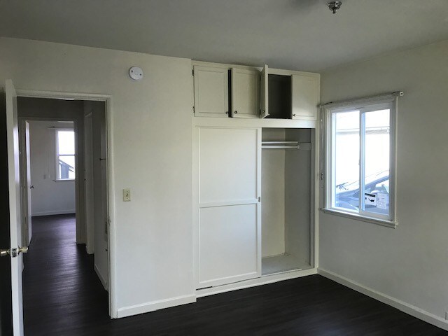 Photo - 12243-12249 Vanowen St