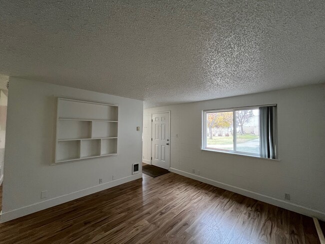 Photo - 874 S Curtis Rd