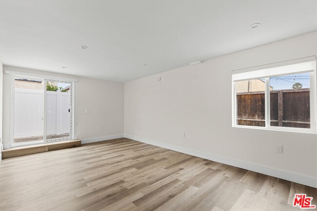 Photo - 546 N Genesee Ave