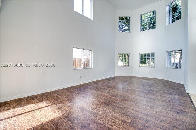 Photo - 362 NE 30th Ave