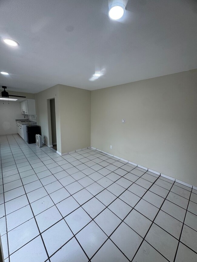 7033 Perry Rd Unit B