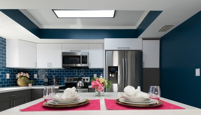 Photo - 940 W 81st Rd