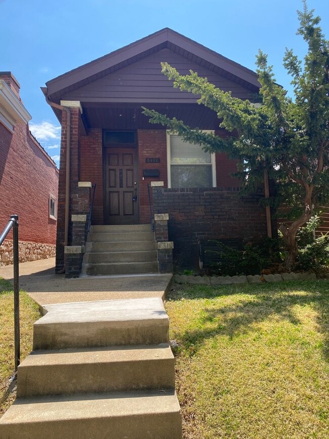 Building Photo - Updated Home in The Hill with garage!