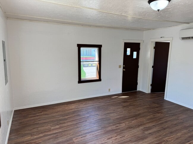 Photo - 1606 Ash Ave