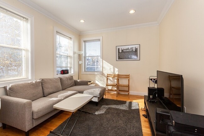 Building Photo - 182 Calumet St Unit 2