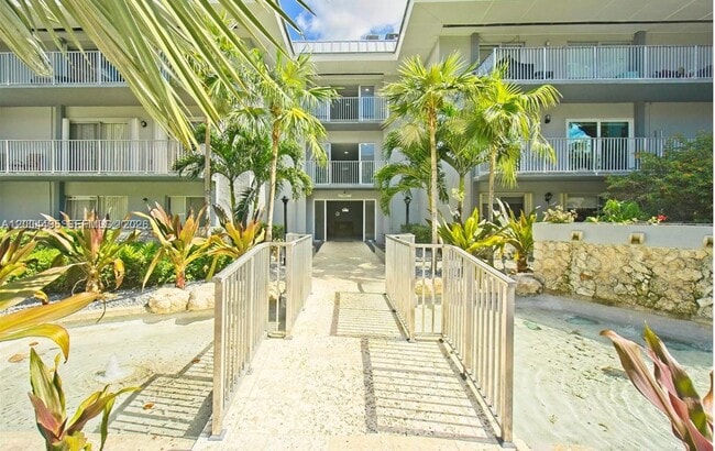 Building Photo - 7401 SW 82nd St Unit 207S