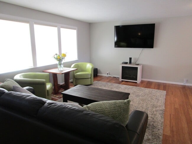 Photo - Charming  Furnished 3 bedroom Home in Whit...