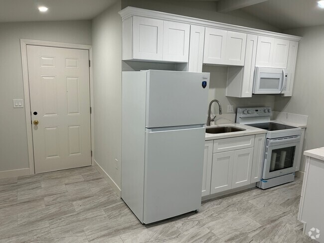Building Photo - 540 Chestnut St Unit B Rental