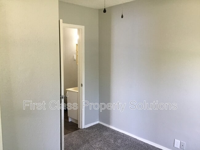 Photo - 2215 Cashion Pl