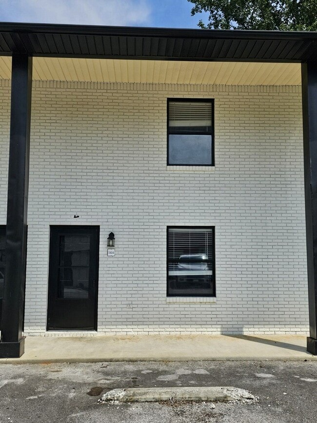 Building Photo - 5614 S Jefferson Ave Unit 5614