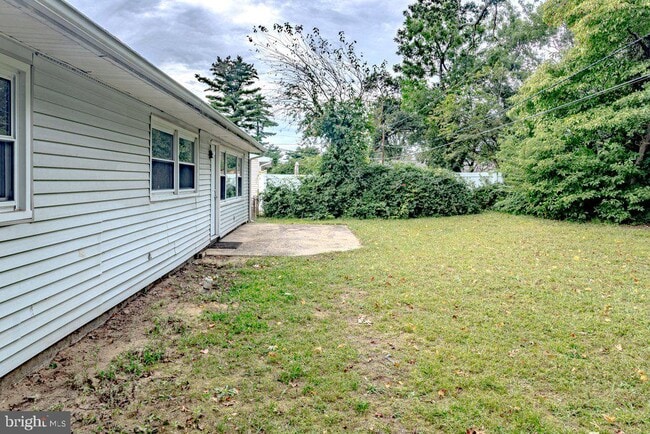 Photo - 9 Bloomfield Ln