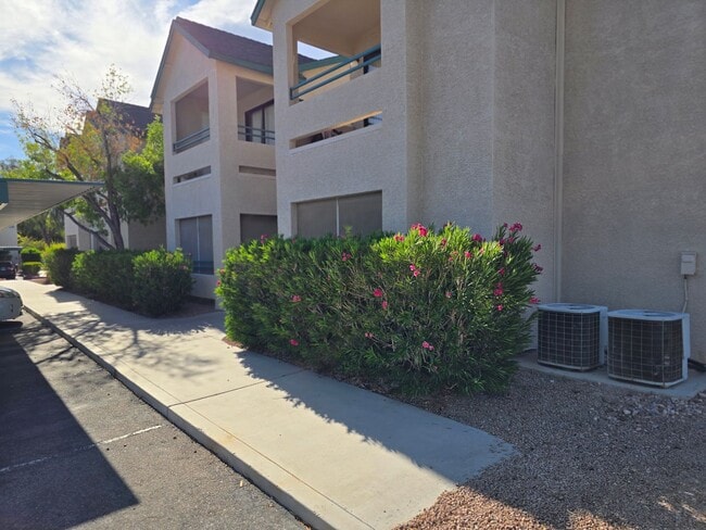 Centrally located downstairs unit - Centrally located downstairs unit Condo Unit 104