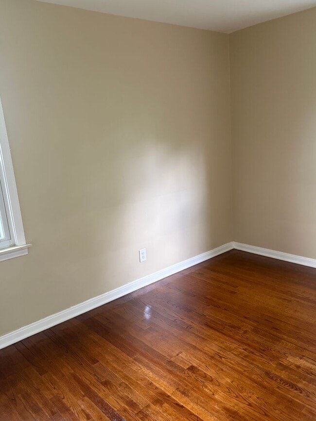 Photo - 2 bedroom house Ranch with basement and garage