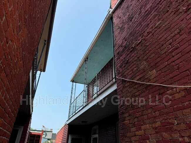 Photo - 911 Blunston St