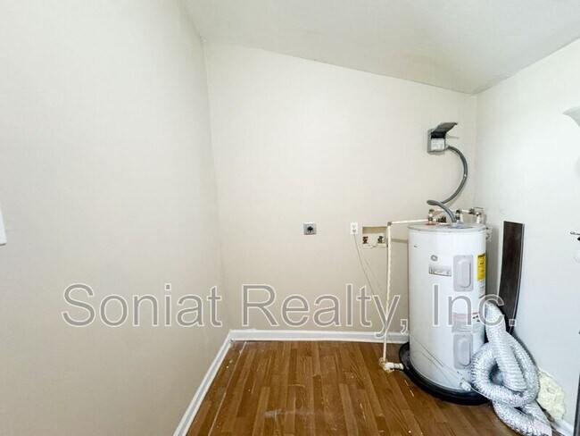 Photo - 1211 S Clark St