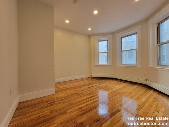 Photo - 110 Strathmore Rd
