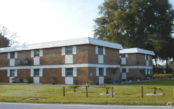 Camelot Arms - Camelot Arms Apartments