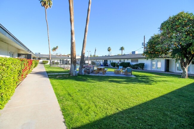 Photo - Town & Country Apartments