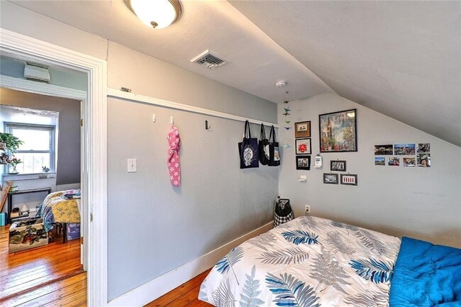Photo - 390 Hope St