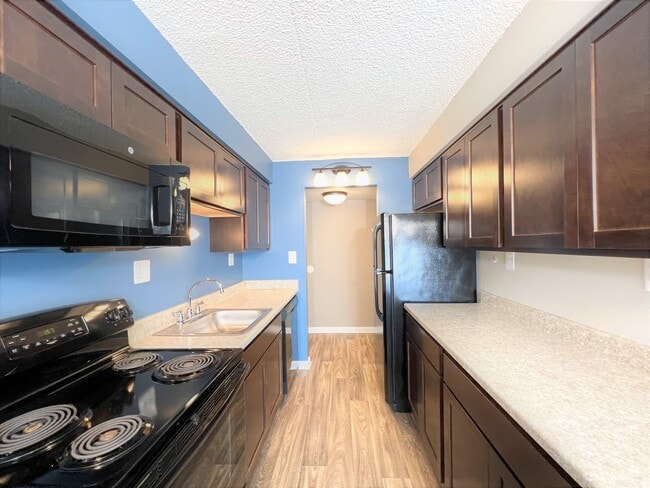 Cocina - renovada - Waterview Farms Apartments