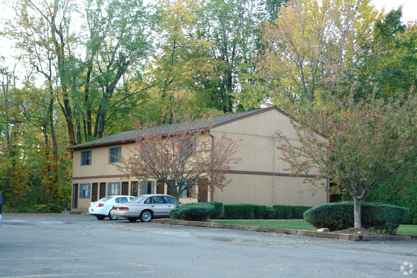 WOODSIDE APARTMENTS - WOODSIDE APARTMENTS