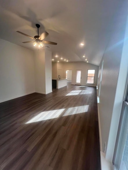 Photo - 3111 140th St