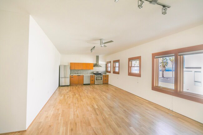 Photo - Venice Beach Art Lofts