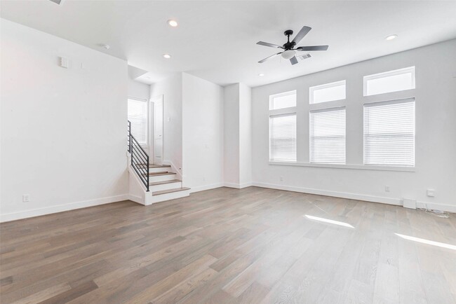 Photo - 334 Eastwood St