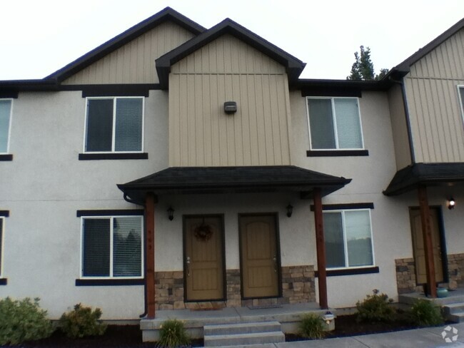 Building Photo - 2, bedroom, 2.5 bathroom townhome at Linco...