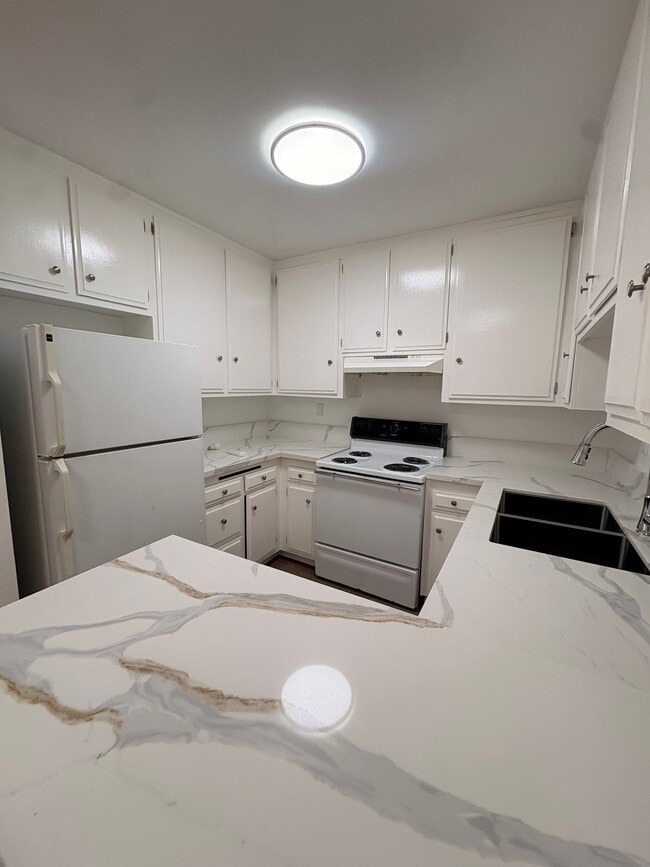 Photo - 1825 N Gramercy Pl Unit 203