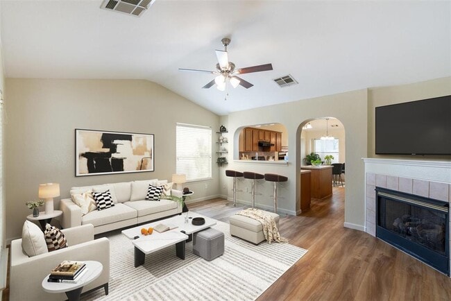 Photo - 5911 Steiner