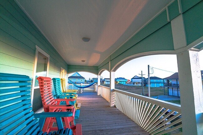 986 Bahama Dr