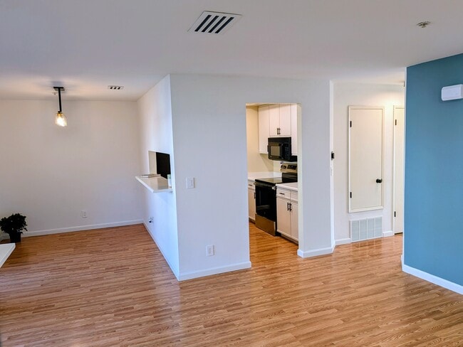 Photo - 2709 Oak Rd Unit H