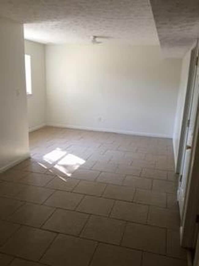 Photo - 1201 N Woodburn Ave Unidad 1