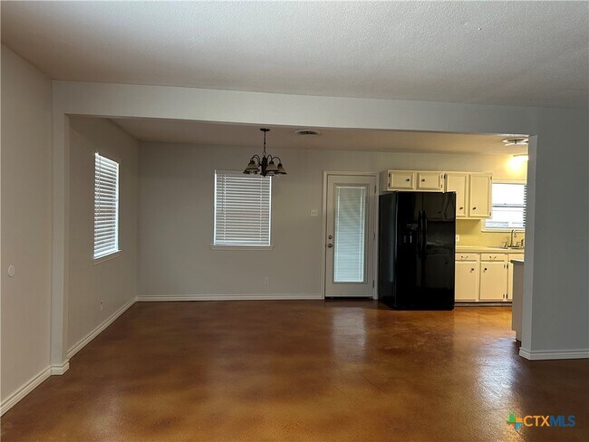 Photo - 1313 Fieldcrest