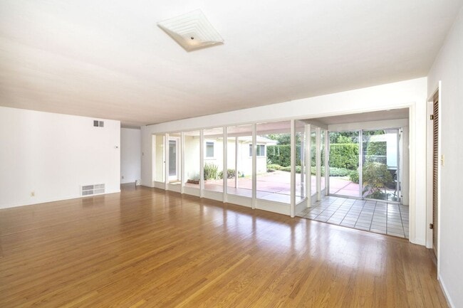 Photo - Spacious 3 Bed, 3 Bath Home in Excellent Location- Flexible Lease