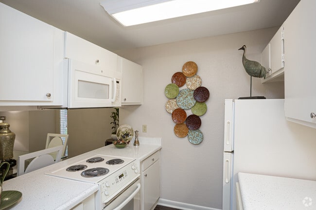 1 BR, 1 BA - 750 SF - Mark Twain II