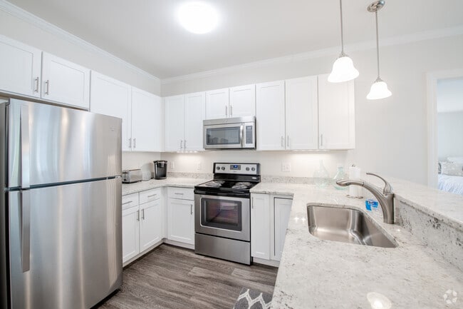 2 BR, 2 BA