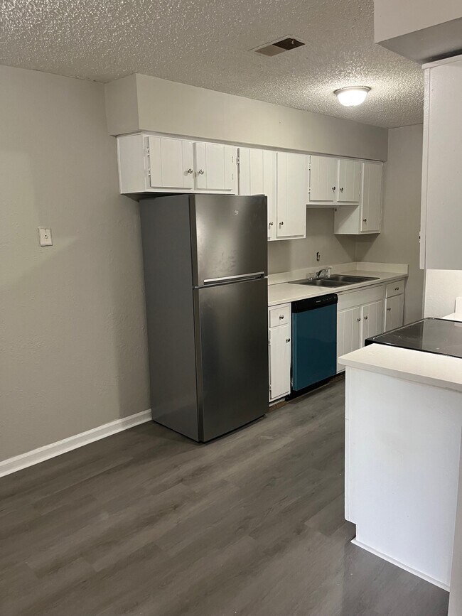 Photo - 2925 Chatsworth Rd Unit D