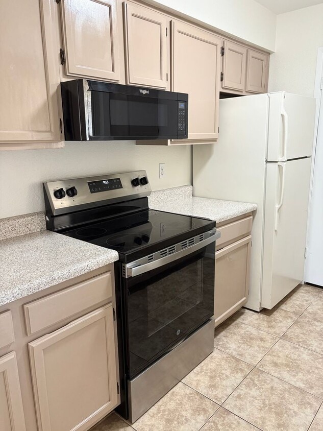 **GREAT 2 BEDROOM/2 BATHROOM/GATED CONDO I... - **GREAT 2 BEDROOM/2 BATHROOM/GATED CONDO I...