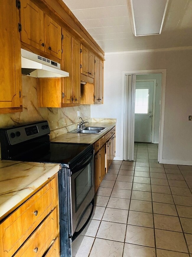 Photo - 1926 W Adams St