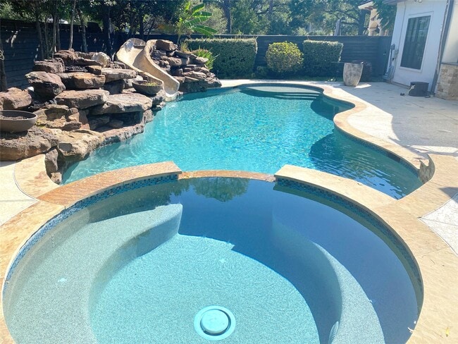 Building Photo - 4642 Devon St