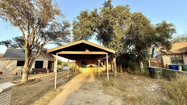 Photo - 1001 N Lost Creek Loop