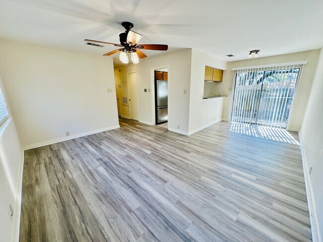 Building Photo - Ground Floor 1BR Condo with Private Yard i...