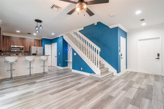 Photo - 422 NE 1st Ave