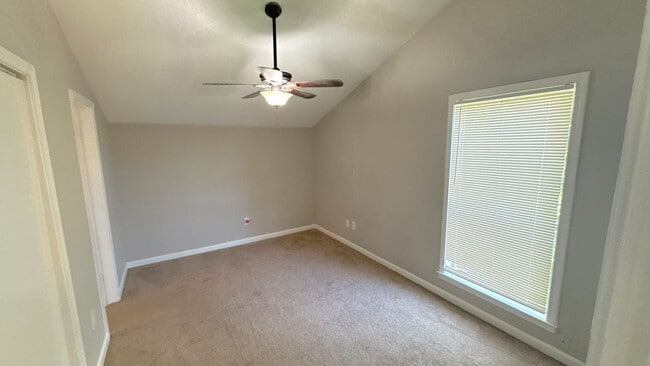 Photo - 3136 Sycamore View Rd