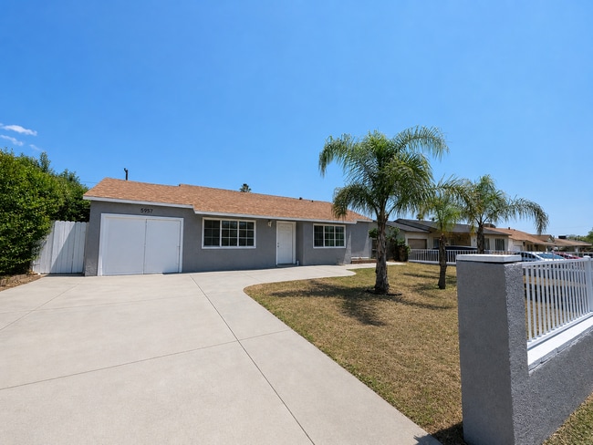 Building Photo - Spacious 4-bedroom, 2-bath house in San Bernardino near Del Rosa & Lynwood.