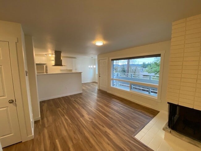 Building Photo - Updated 2bed/1bath Apartment in Redmond! Unit C2
