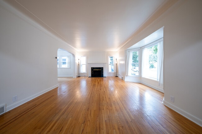 Photo - 1600 Thomas Ave W